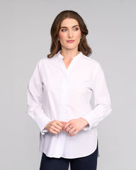 Woman wearing a white shirt on a gray background