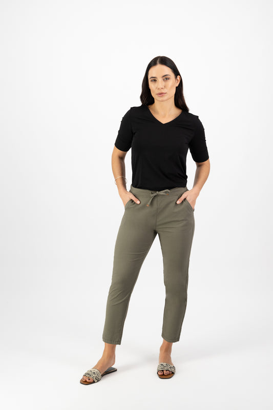 Vassalli 7/8 Length Skinny Leg Elastic Waist Pant
